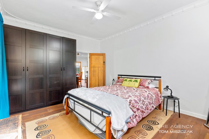 Photo - 18 Wellington Street, Queens Park WA 6107 - Image 15