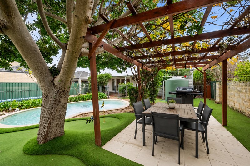 Photo - 18 Wellington Street, Queens Park WA 6107 - Image 21
