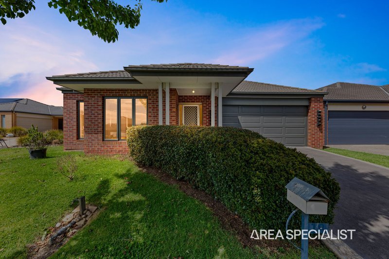 18 Westwood Grove, Pakenham VIC 3810