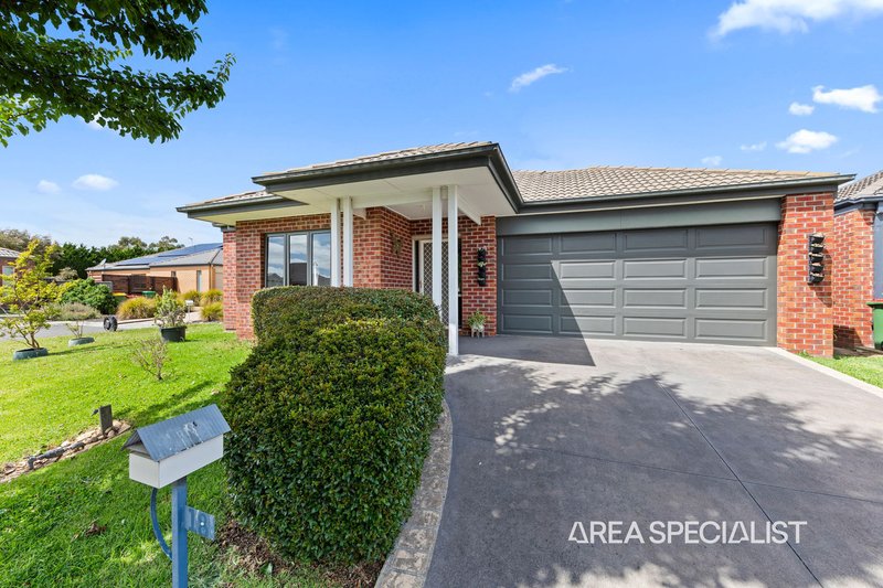 Photo - 18 Westwood Grove, Pakenham VIC 3810 - Image 2