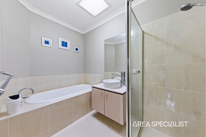 Photo - 18 Westwood Grove, Pakenham VIC 3810 - Image 13