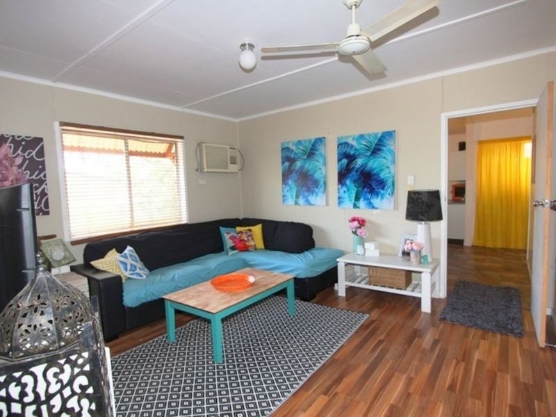 Photo - 18 White Street, Emerald QLD 4720 - Image 2