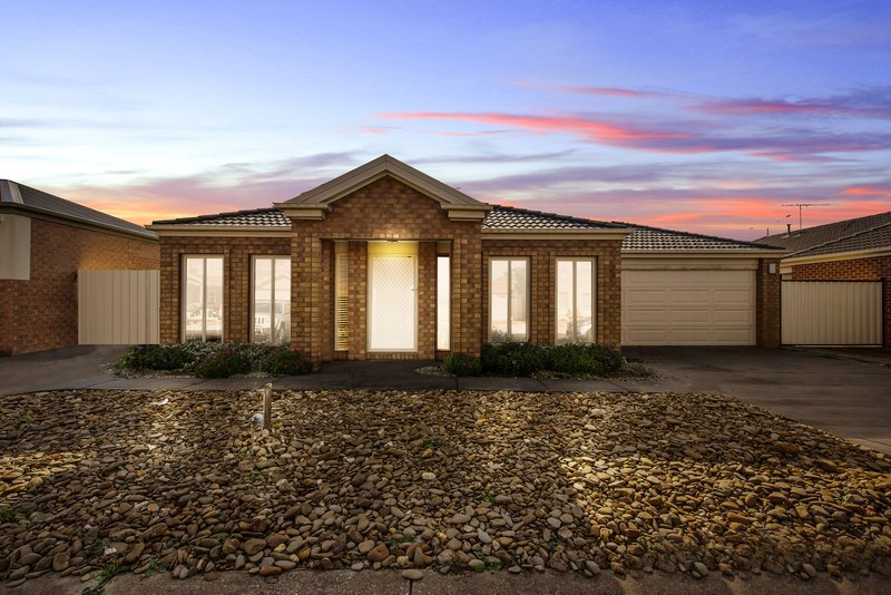 18 Willowood Court, Taylors Hill VIC 3037