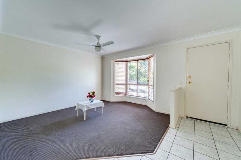 Photo - 18 Windsor Place, Forest Lake QLD 4078 - Image 3