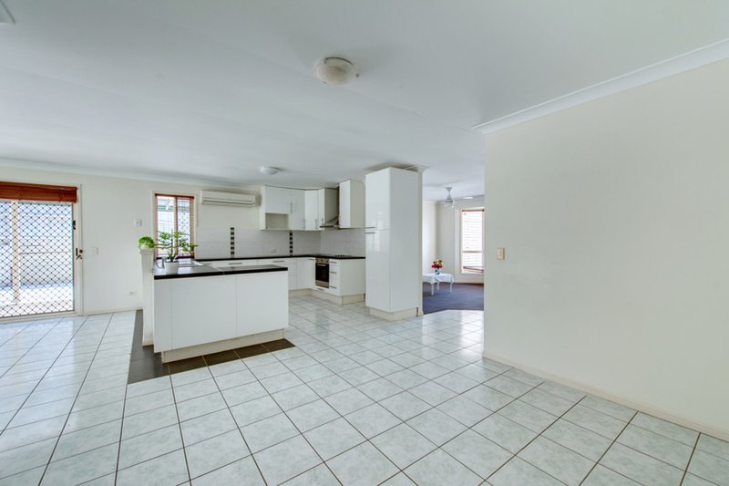 Photo - 18 Windsor Place, Forest Lake QLD 4078 - Image 7