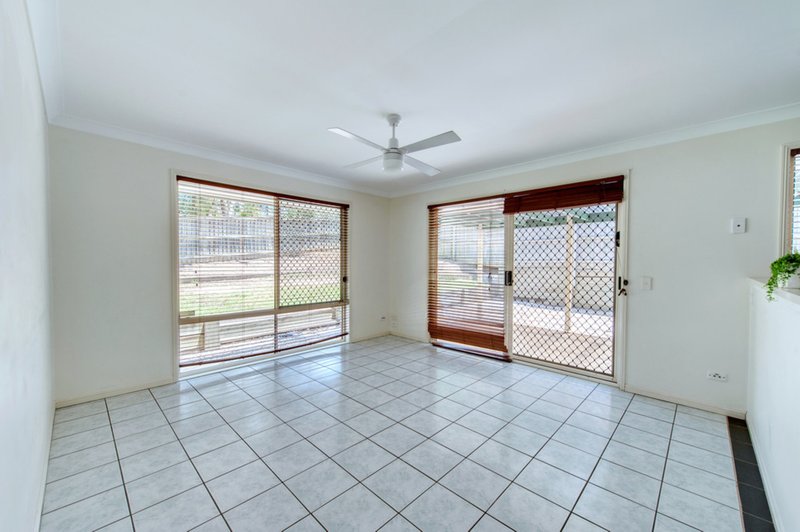 Photo - 18 Windsor Place, Forest Lake QLD 4078 - Image 8