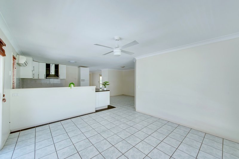 Photo - 18 Windsor Place, Forest Lake QLD 4078 - Image 9