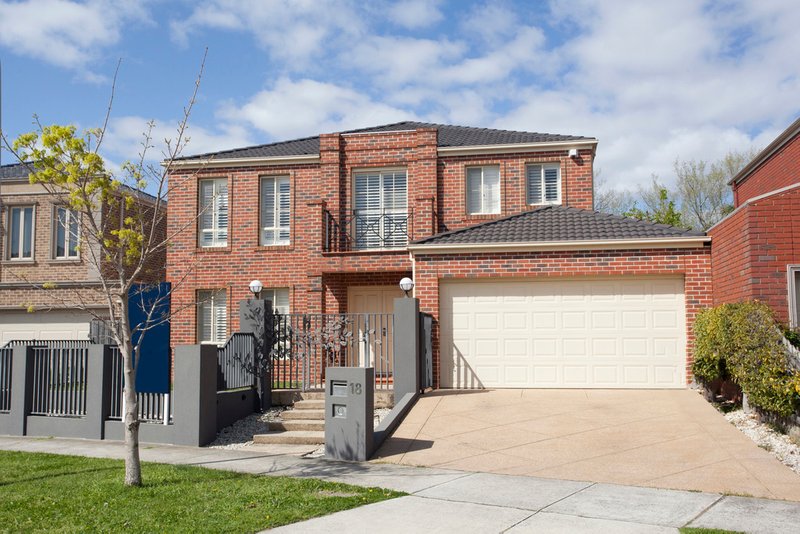 18 Winston Way, Murrumbeena VIC 3163