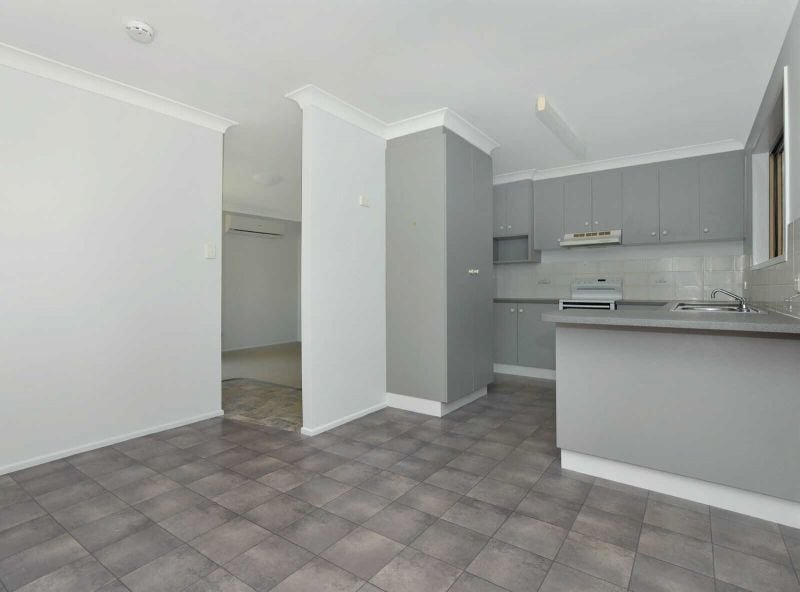 Photo - 18 Wirraway Drive, Wilsonton QLD 4350 - Image 4