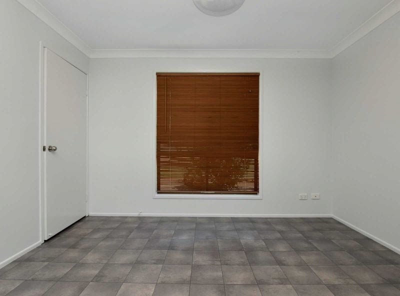 Photo - 18 Wirraway Drive, Wilsonton QLD 4350 - Image 5