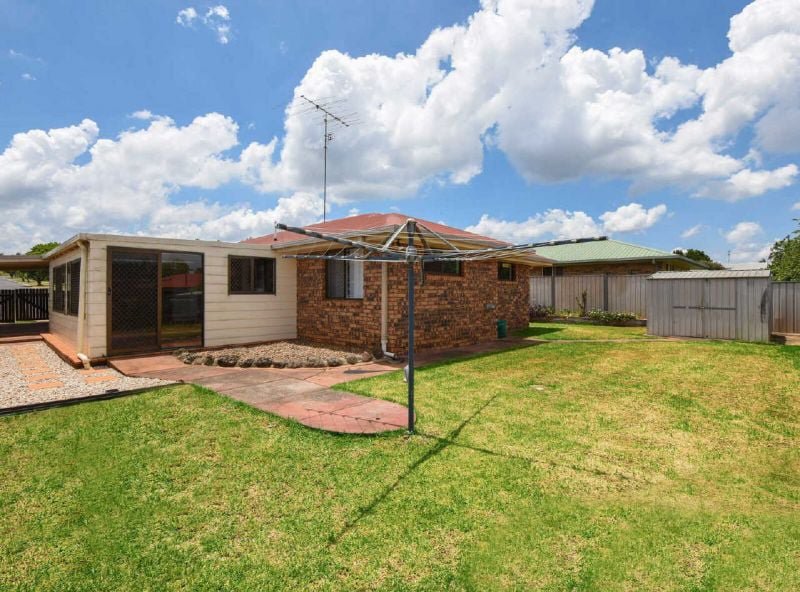 Photo - 18 Wirraway Drive, Wilsonton QLD 4350 - Image 10