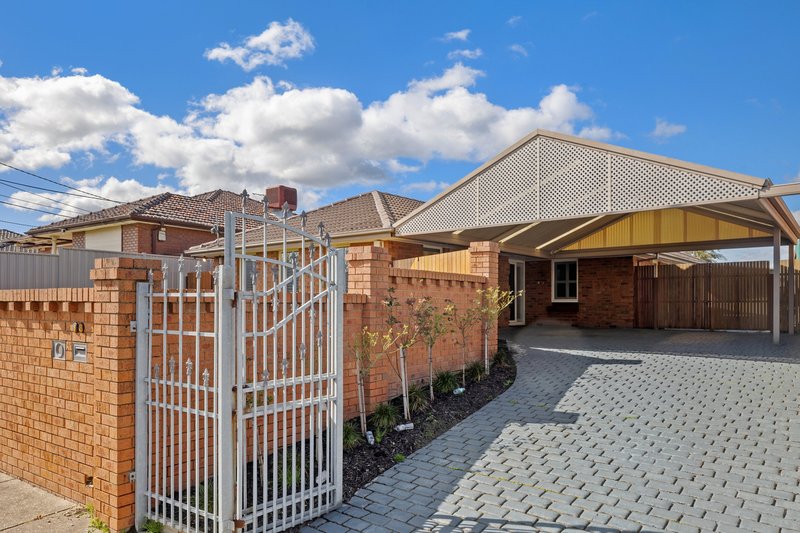 Photo - 18 Wodonga Crescent, Thomastown VIC 3074 - Image 2