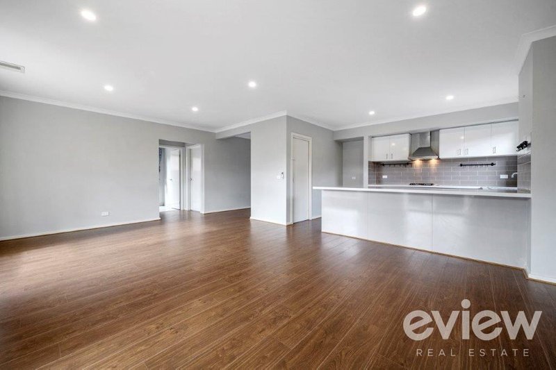 Photo - 18 Wolomina Crescent, Werribee VIC 3030 - Image 6