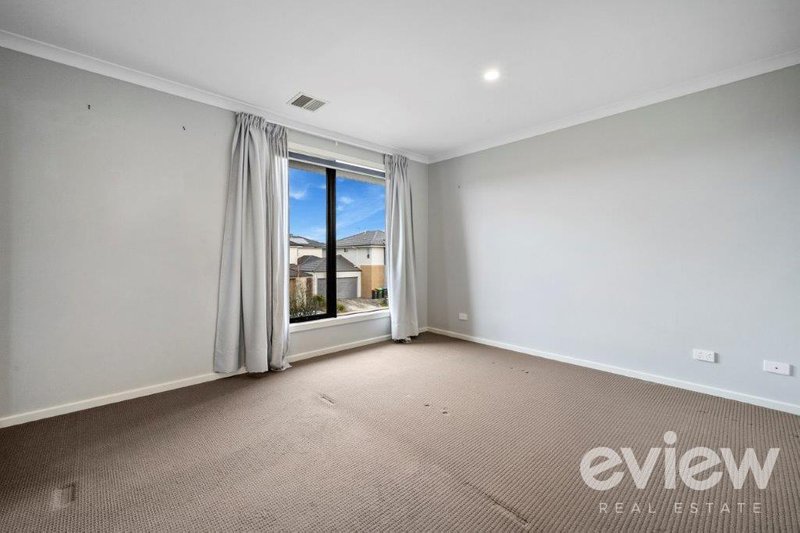 Photo - 18 Wolomina Crescent, Werribee VIC 3030 - Image 10