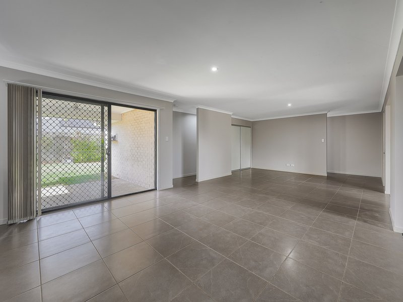 Photo - 18 Woodfern Drive, Upper Caboolture QLD 4510 - Image 5