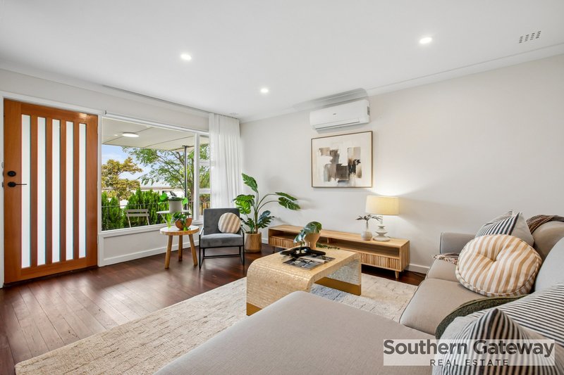 Photo - 18 Woodley Way, Parmelia WA 6167 - Image 1