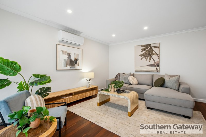 Photo - 18 Woodley Way, Parmelia WA 6167 - Image 2