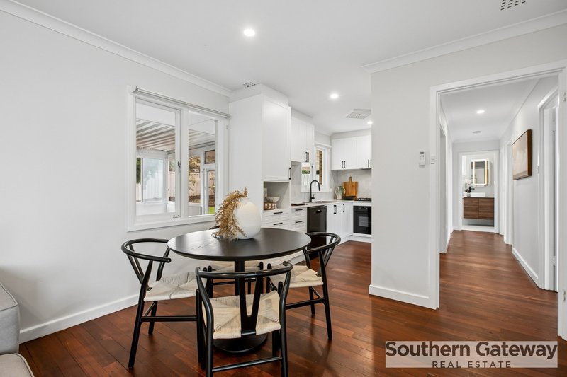 Photo - 18 Woodley Way, Parmelia WA 6167 - Image 4
