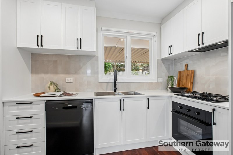 Photo - 18 Woodley Way, Parmelia WA 6167 - Image 6