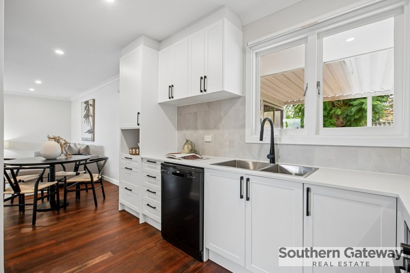 Photo - 18 Woodley Way, Parmelia WA 6167 - Image 7