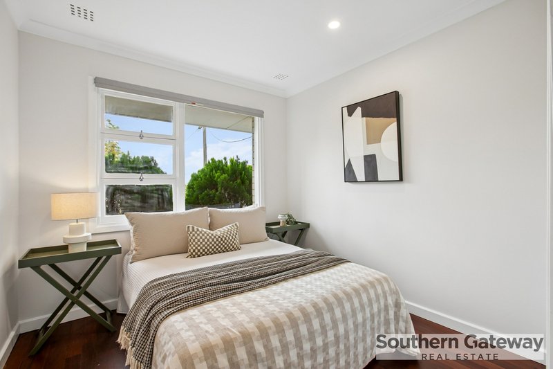Photo - 18 Woodley Way, Parmelia WA 6167 - Image 12