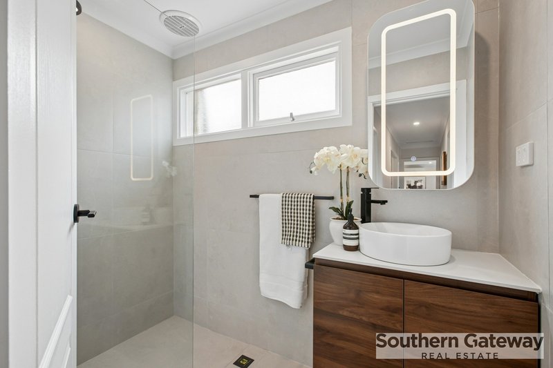 Photo - 18 Woodley Way, Parmelia WA 6167 - Image 14