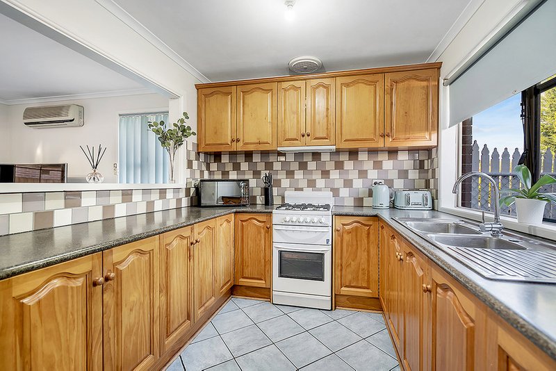 18 Woodworth Court, Roxburgh Park VIC 3064