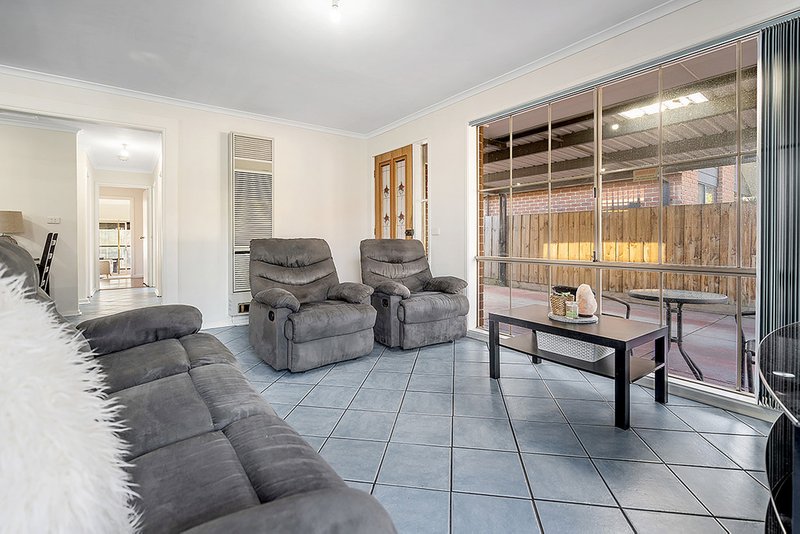 Photo - 18 Woodworth Court, Roxburgh Park VIC 3064 - Image 3