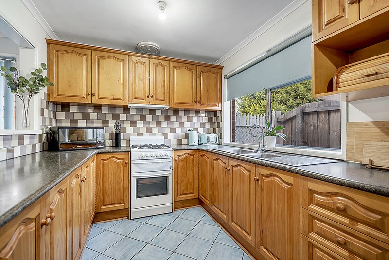 Photo - 18 Woodworth Court, Roxburgh Park VIC 3064 - Image 4