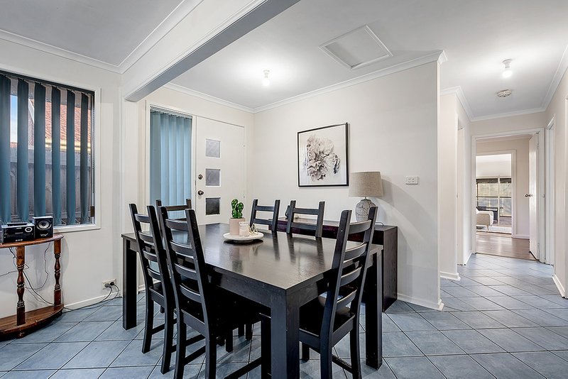 Photo - 18 Woodworth Court, Roxburgh Park VIC 3064 - Image 5