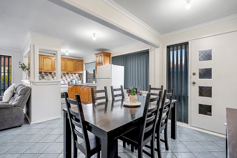 Photo - 18 Woodworth Court, Roxburgh Park VIC 3064 - Image 6