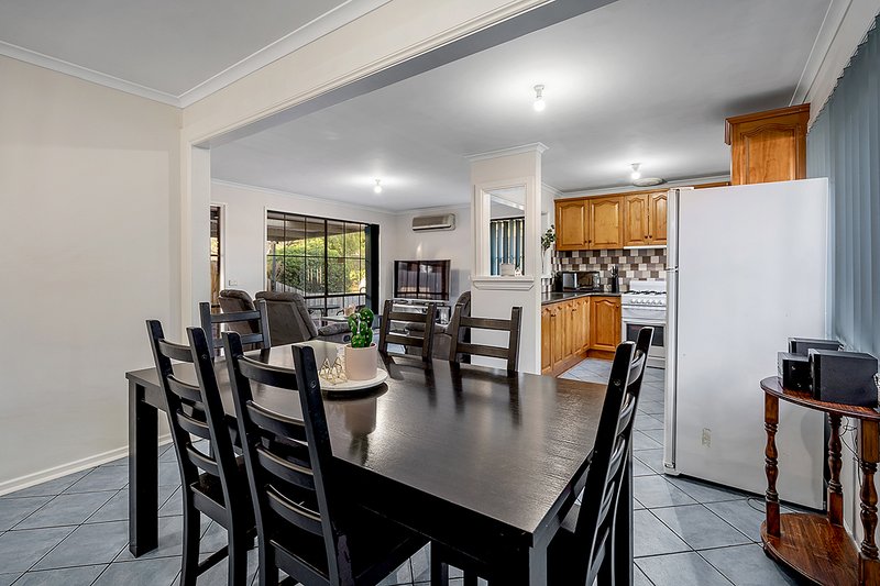 Photo - 18 Woodworth Court, Roxburgh Park VIC 3064 - Image 7