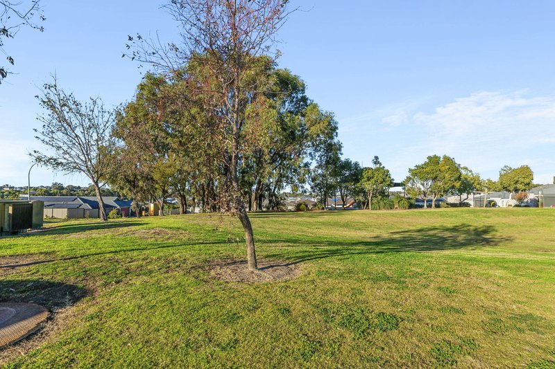 Photo - 18 Wooleen Parkway, Beeliar WA 6164 - Image 16