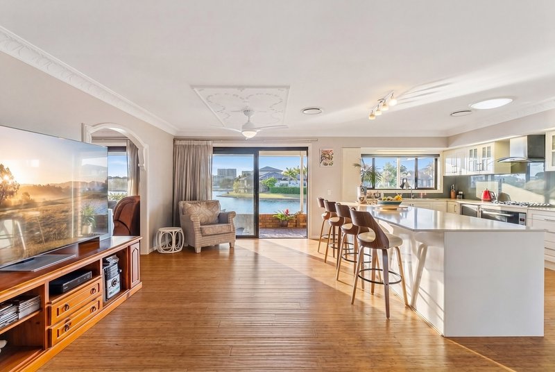 Photo - 18 Wyuna Street, Broadbeach Waters QLD 4218 - Image 3