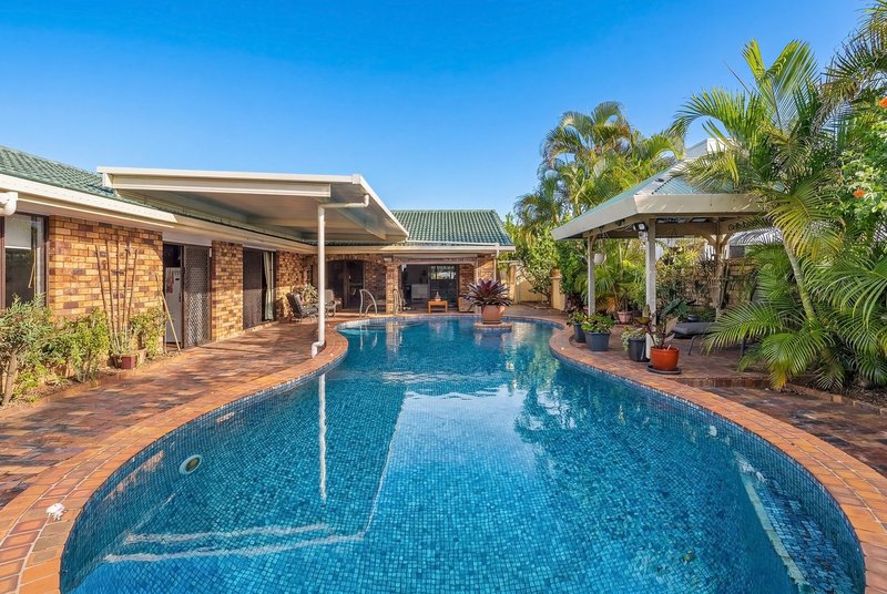 Photo - 18 Wyuna Street, Broadbeach Waters QLD 4218 - Image 10