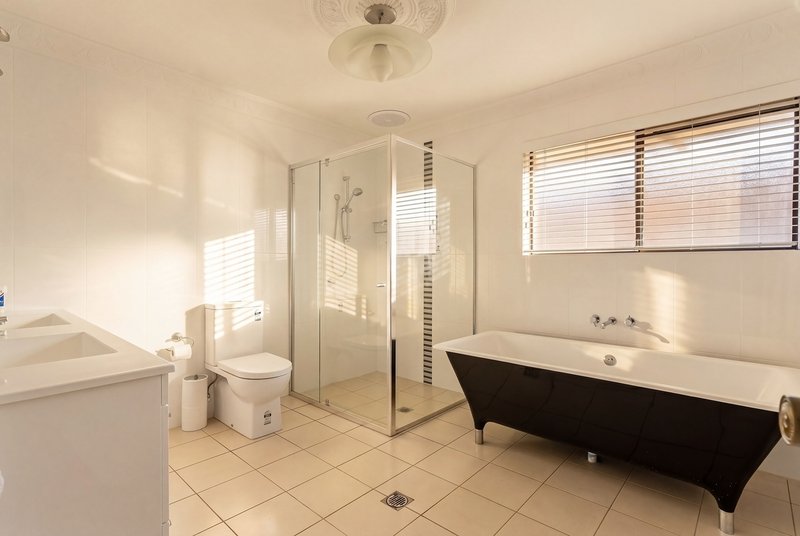 Photo - 18 Wyuna Street, Broadbeach Waters QLD 4218 - Image 12