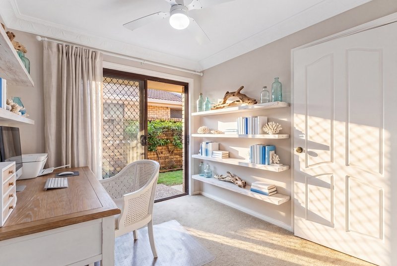 Photo - 18 Wyuna Street, Broadbeach Waters QLD 4218 - Image 14