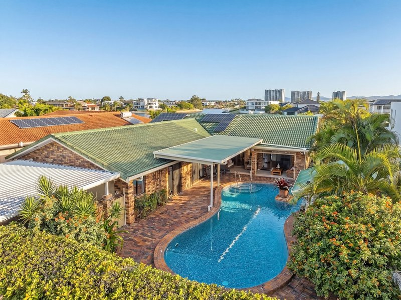 Photo - 18 Wyuna Street, Broadbeach Waters QLD 4218 - Image 16