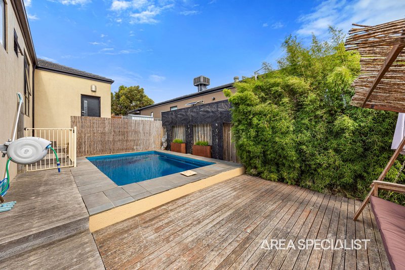 Photo - 18 Yellow Gum Drive, Pakenham VIC 3810 - Image 5