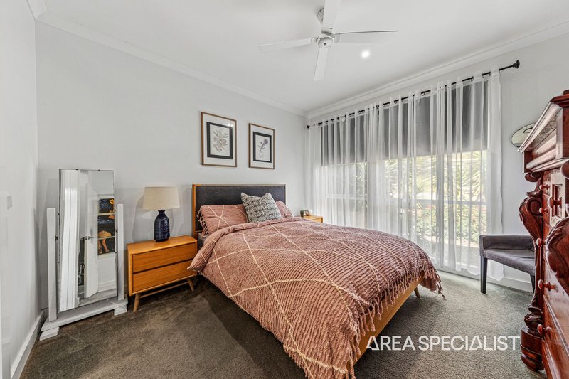 Photo - 18 Yellow Gum Drive, Pakenham VIC 3810 - Image 6