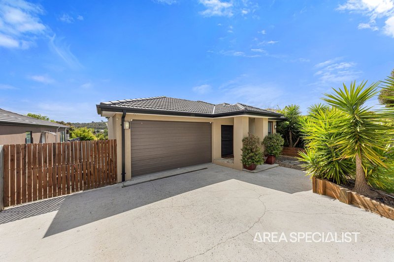 Photo - 18 Yellow Gum Drive, Pakenham VIC 3810 - Image 9