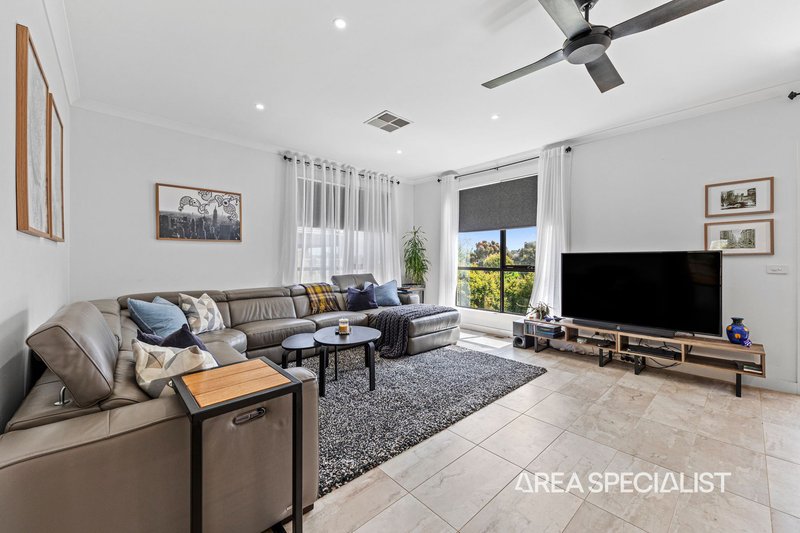 Photo - 18 Yellow Gum Drive, Pakenham VIC 3810 - Image 16