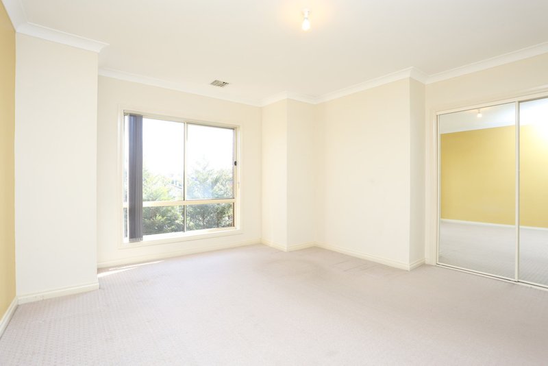 Photo - 18 Yellowstone Court, Roxburgh Park VIC 3064 - Image 7