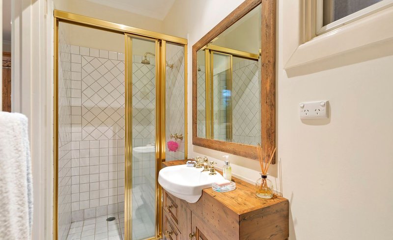 Photo - 18 Yendon Road, Carnegie VIC 3163 - Image 11