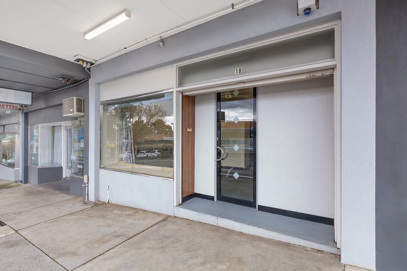 Photo - 18 Yertchuk Avenue, Ashwood VIC 3147 - Image 2
