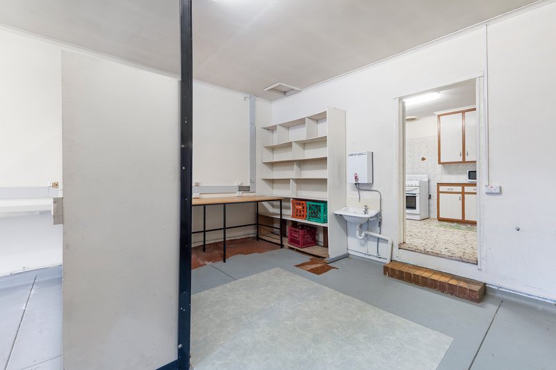Photo - 18 Yertchuk Avenue, Ashwood VIC 3147 - Image 5