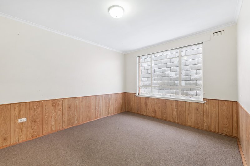 Photo - 18 Yertchuk Avenue, Ashwood VIC 3147 - Image 9