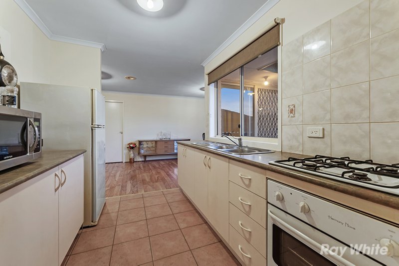 Photo - 18 Yiota Place, Sydenham VIC 3037 - Image 6