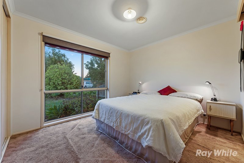 Photo - 18 Yiota Place, Sydenham VIC 3037 - Image 10