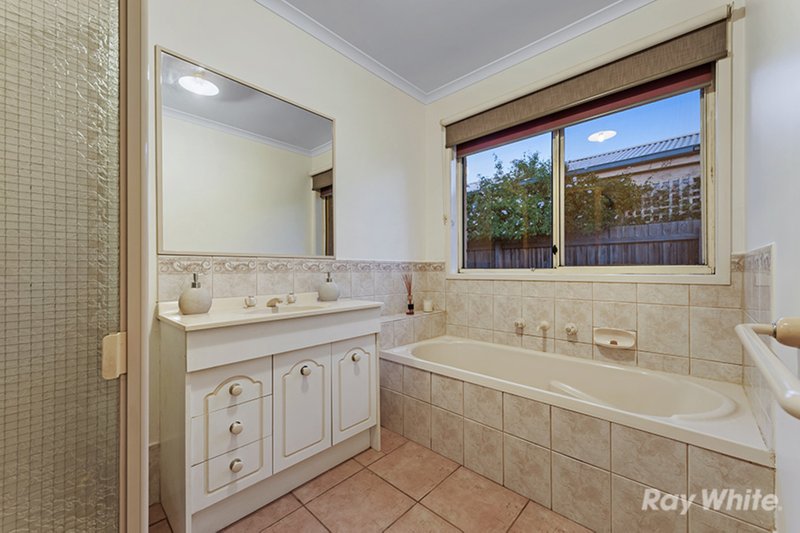 Photo - 18 Yiota Place, Sydenham VIC 3037 - Image 12